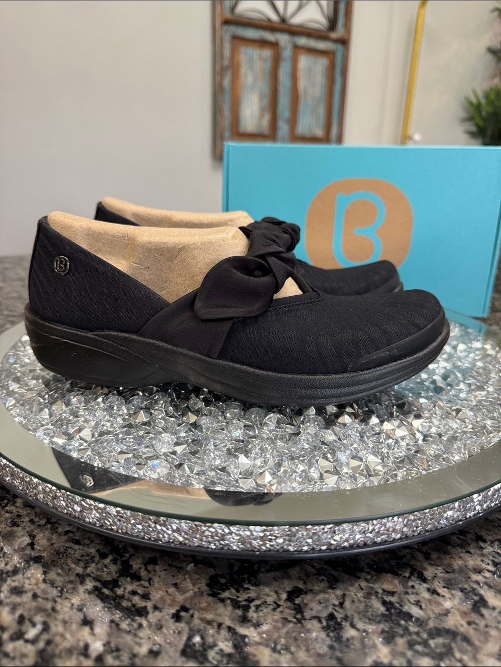 Bzees Black Slip-On Bow lightweight Loafers for Women NEW 7.5